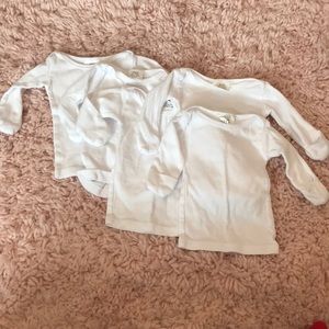 5 newborn white shirts with option for mittens